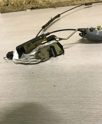 Mitsubishi Pajero Front door lock 