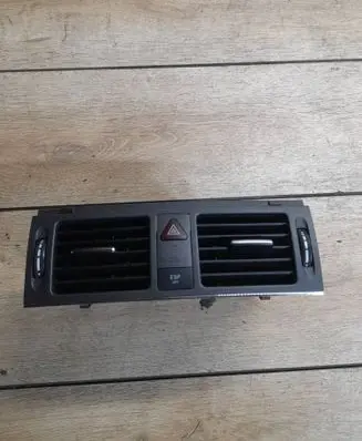 Mercedes-Benz C W204 Dash center air vent grill A2048305754