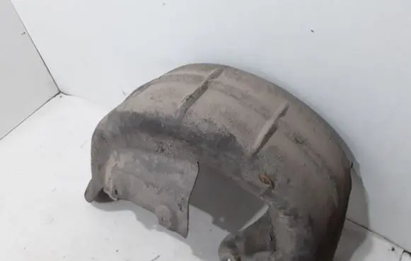 Rear arch fender liner splash guards