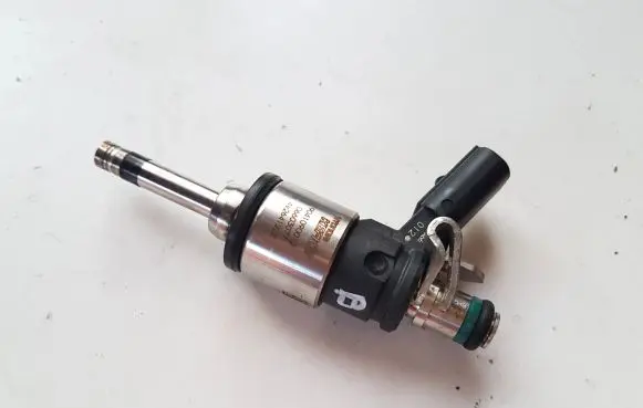 Hyundai i30 Fuel injector 3531007100 9041090012