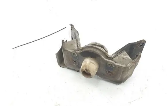 Toyota FJ cruiser Engine mounting bracket