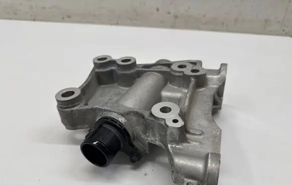 Engine mounting bracket