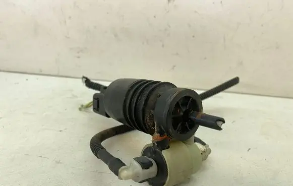 Volkswagen Golf VI Windscreen/windshield washer pump 1K6955651