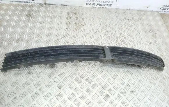 Volkswagen PASSAT B5 Front bumper lower grill 3B0853677A