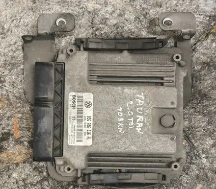 Volkswagen Touran I Engine control unit/module 03G906016