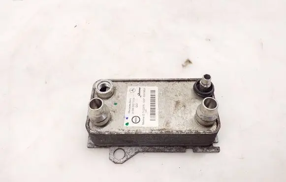 Mercedes-Benz C W205 Oil filter mounting bracket A0995001300