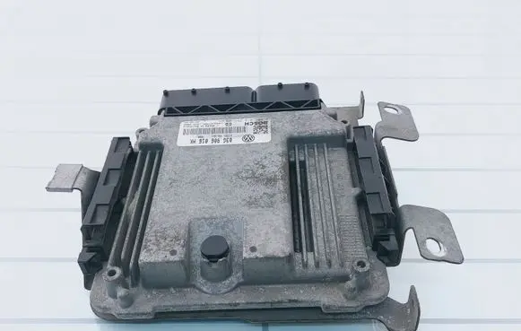 Volkswagen Touran I Engine control unit/module 0281012251 03G906016HK 03G906016