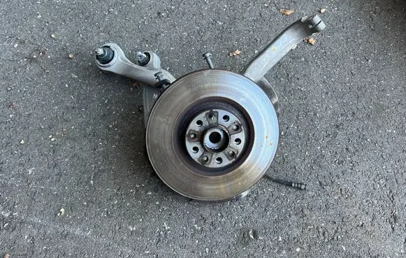 Alfa Romeo Stelvio Front wheel hub spindle knuckle 050570881