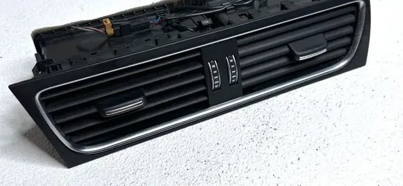 Audi A5 Sportback 8TA Dash center air vent grill 8T1820951E