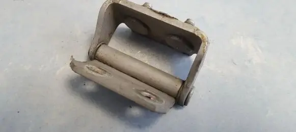 Mitsubishi Colt Tailgate/trunk/boot hinge