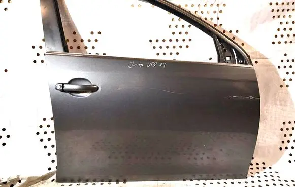 Volkswagen Jetta V Front door