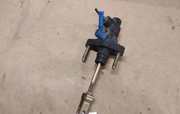 Toyota Avensis T250 Clutch master cylinder 0400612
