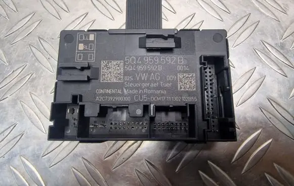 Volkswagen Golf VII Door control unit/module 5Q4959592B