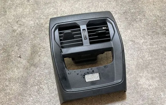 Rear air vent grill