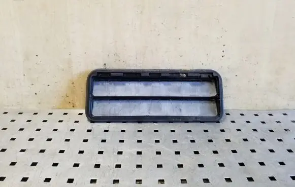 Quarter panel pressure vent