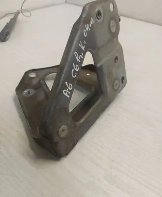 Audi A6 S6 C6 4F Fender mounting bracket 4F0821135