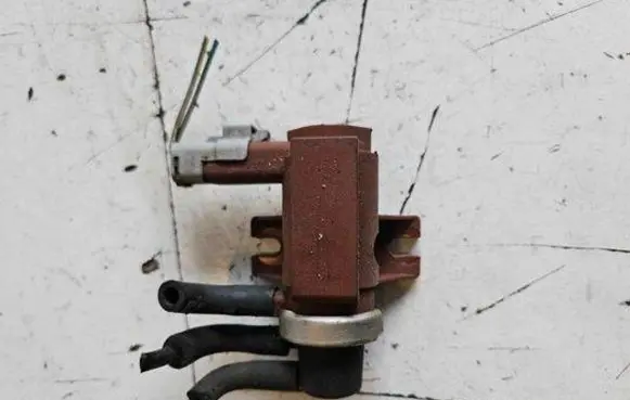 Ford Focus Turbo solenoid valve 70096803 9652570180