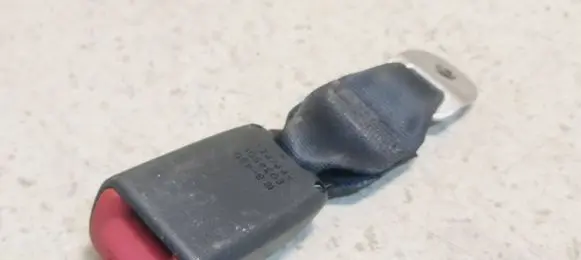 Citroen C1 Rear seatbelt buckle E034501 O6371 EB6F20