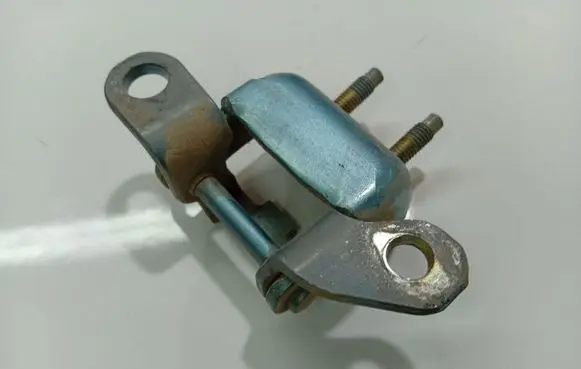 Honda FR-V Rear door lower hinge