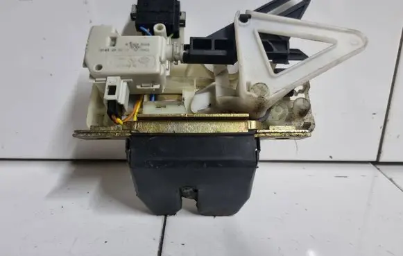 Volvo V70 Tailgate/trunk/boot lock/catch/latch