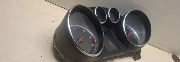 Speedometer (instrument cluster)