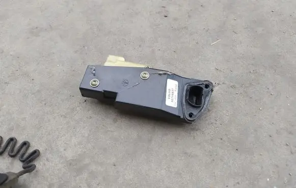 Volvo S60 Fuel tank cap lock 