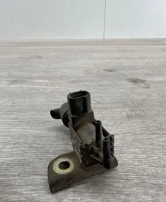 Toyota Avensis Verso Vacuum valve 