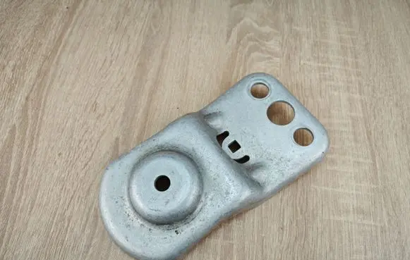 Radiator mount bracket