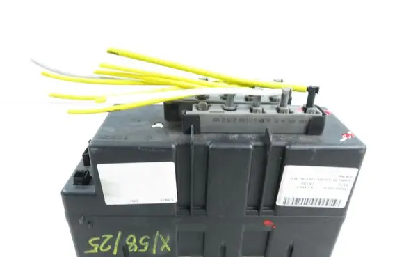 Mercedes-Benz S W220 Central locking vacuum pump 0132006382 2208001148