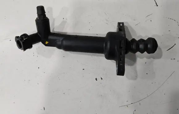 Clutch slave cylinder