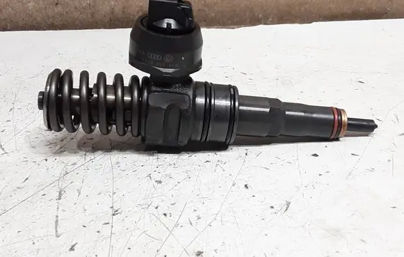 Skoda Fabia Mk2 (5J) Fuel injector 038130073BP 0414720314