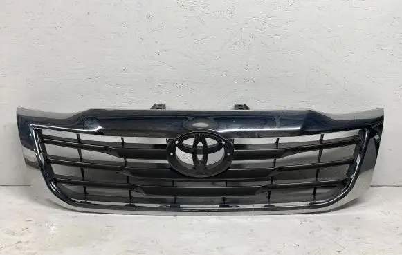 Toyota Hilux (AN10, AN20, AN30) Front bumper upper radiator grill 531110K480 7680 A690