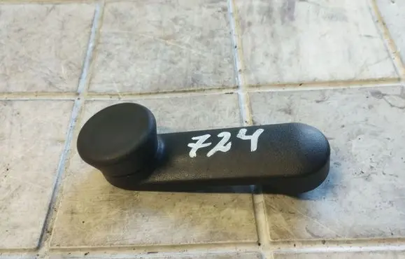 Opel Zafira A Rear door window winding handle 902471500430