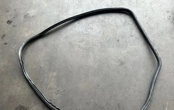 Rear door rubber seal (on body)