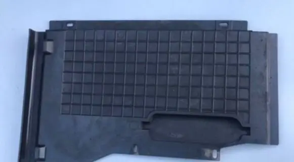 Mercedes-Benz E W124 Radiator trim 1245051788