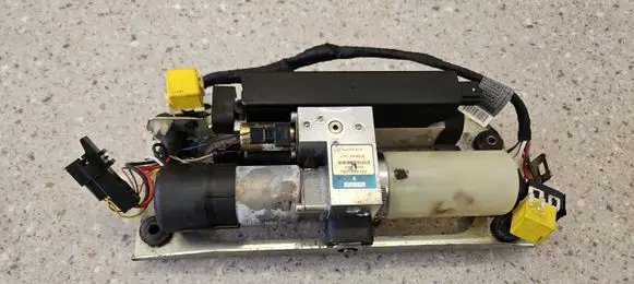 Mercedes-Benz SL R230 Folding roof motor A2308000330 2308000330