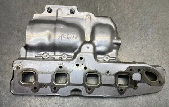 Volvo XC90 Heat shield in engine bay 32290124