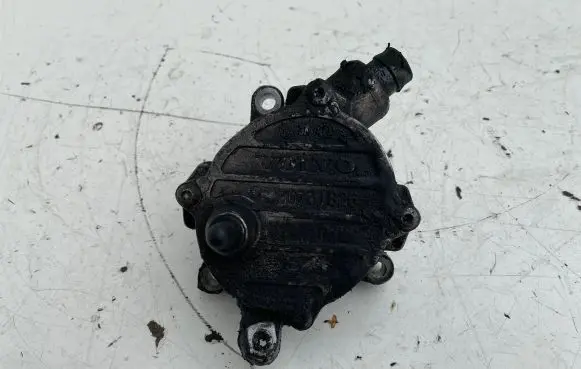 Volvo V70 Vacuum pump 30731825