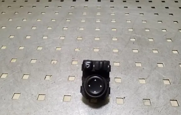 Wing mirror switch