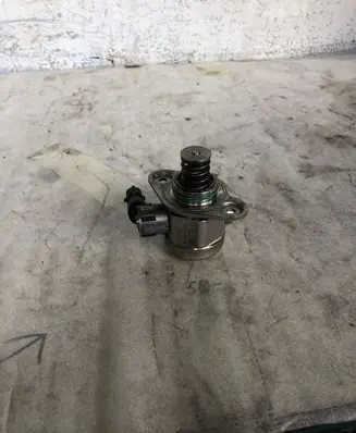 Volvo XC40 Fuel injection high pressure pump 31405318