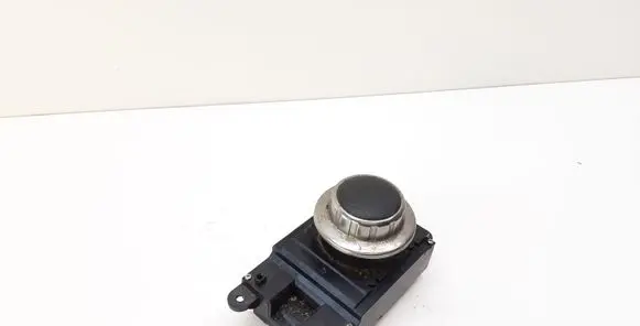 Head unit multimedia control