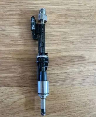 BMW 3 E90 E91 Fuel injector 7568607 13647568607 0261500063
