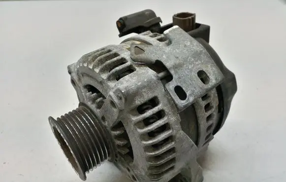 Toyota Avensis T250 Generator/alternator 1042101360