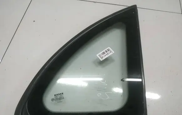Nissan Almera Tino Rear side window as2