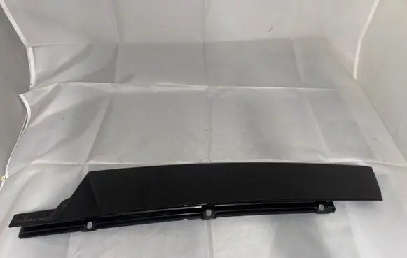 Porsche Macan (95B) Front door glass trim molding 95B853318