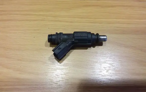 Toyota Corolla E120 E130 Fuel injector 232500D030
