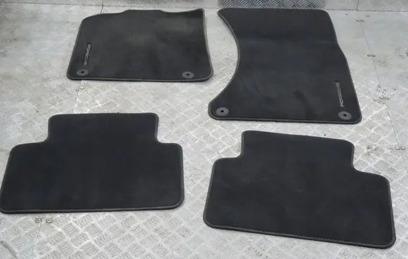 Porsche Macan (95B) Car floor mat set 