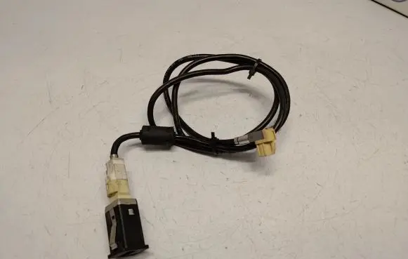 BMW 3 E92 E93 USB socket connector 9167196 61319167196 84109237656