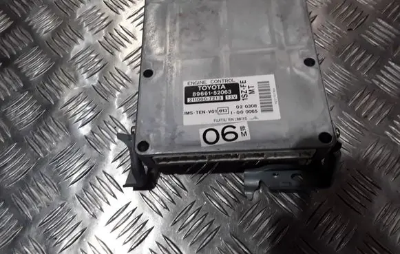 Toyota Yaris Engine control unit/module 896617213