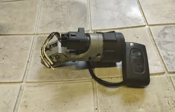 Peugeot 407 Ignition lock 9648445180